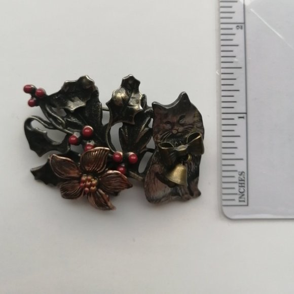 Kenneth Cole Christmas Poinsetta Cat Pewter Enamel Brooch Pin - Picture 5 of 5